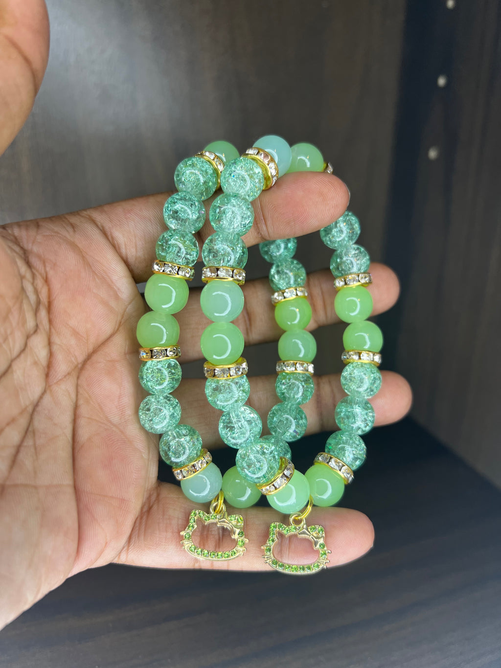 Mint Glow | Kawaii Reflections