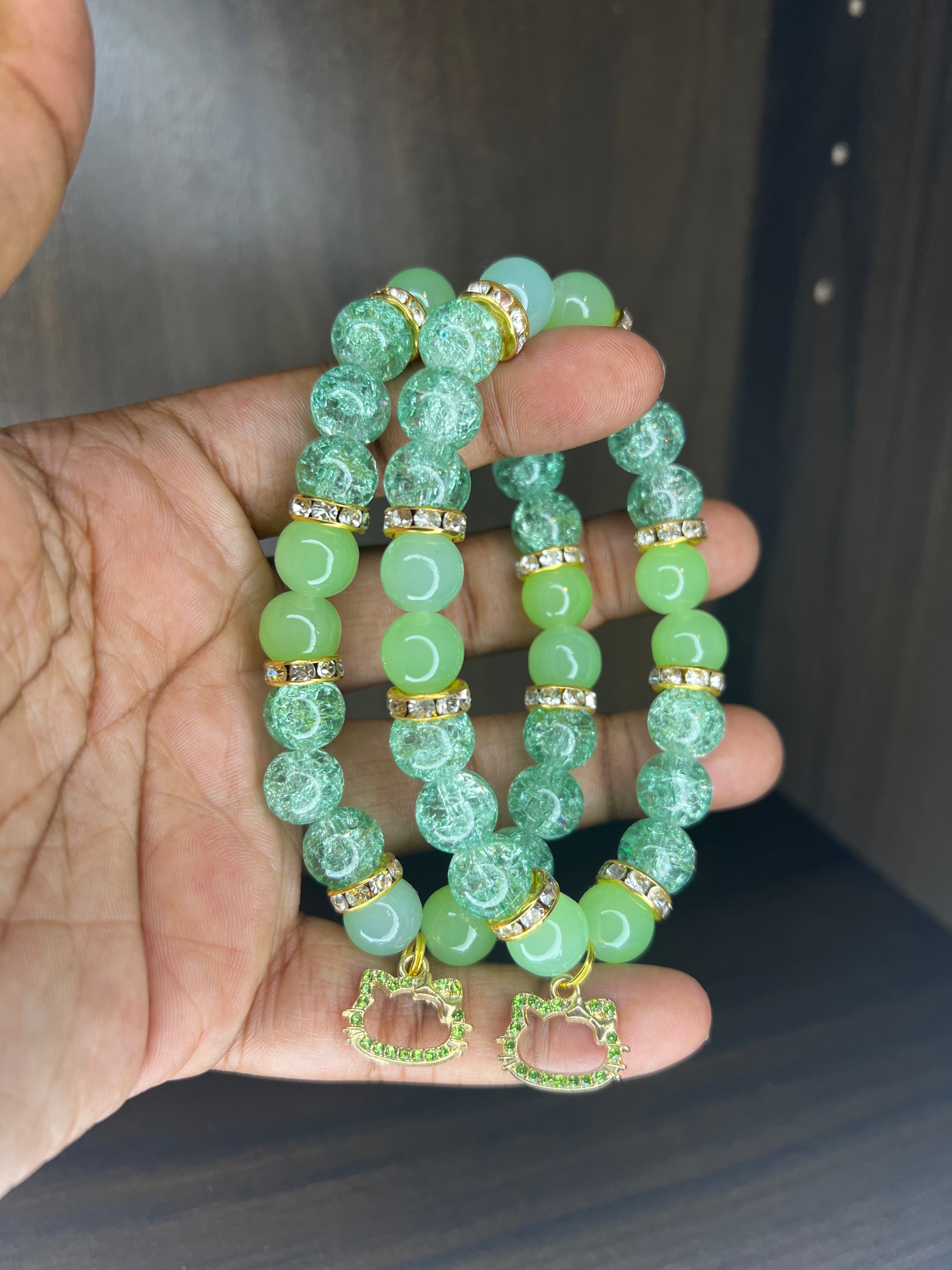 Mint Glow | Kawaii Reflections